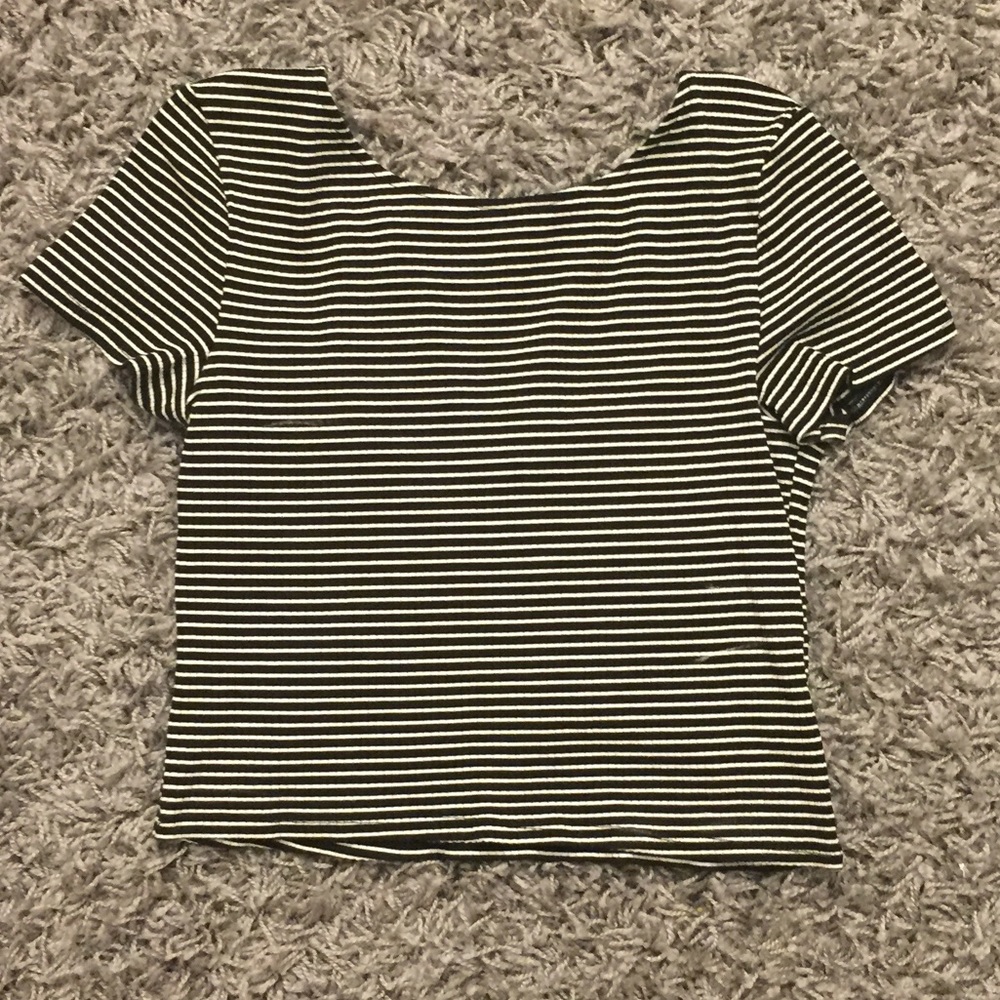 BRAND NEW Urban outfitters crop tee!